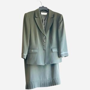 Tahari Arthur S. Levine green suit pleats lined grosgrain ribbon metal trim 10